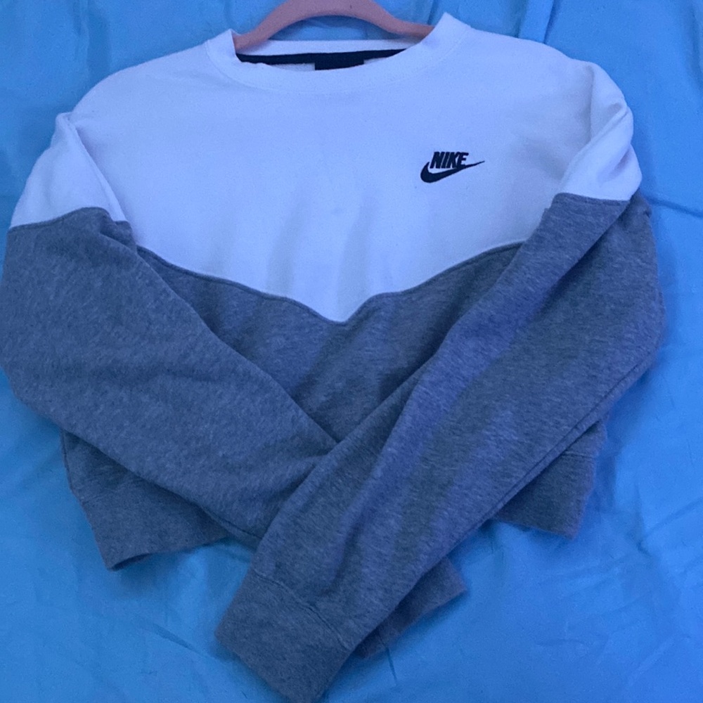 Nike cropped sweatshirt, size small.